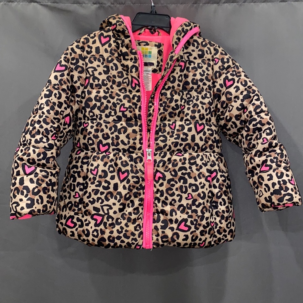 Girls cheetah print puffer jacket with pink hearts Size 3T